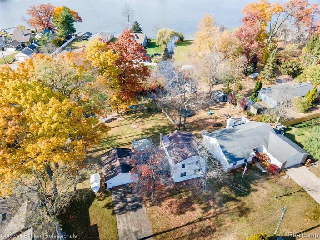 1290 Bablon Dr, White Lake Township, MI 48386 Main Photo