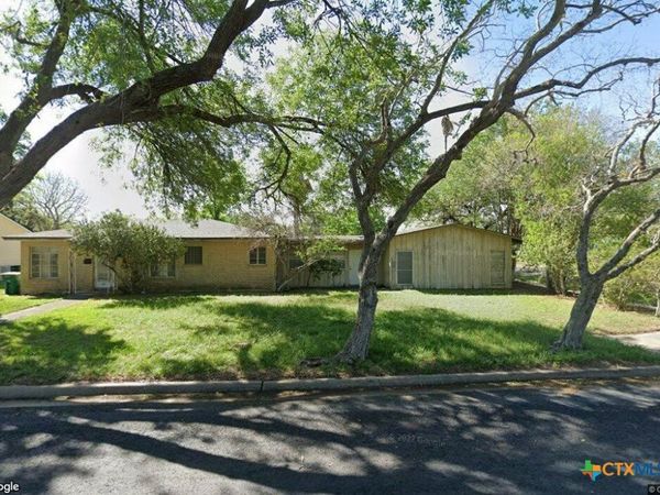 407 Wisteria Avenue, Victoria, TX 77901