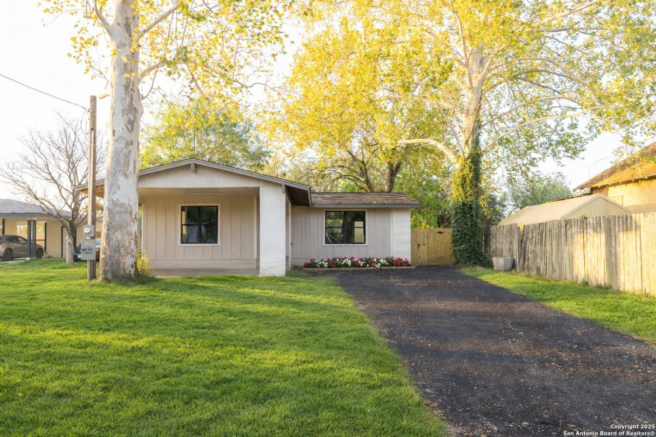 8170 6th, Somerset, TX 78069 Main Photo