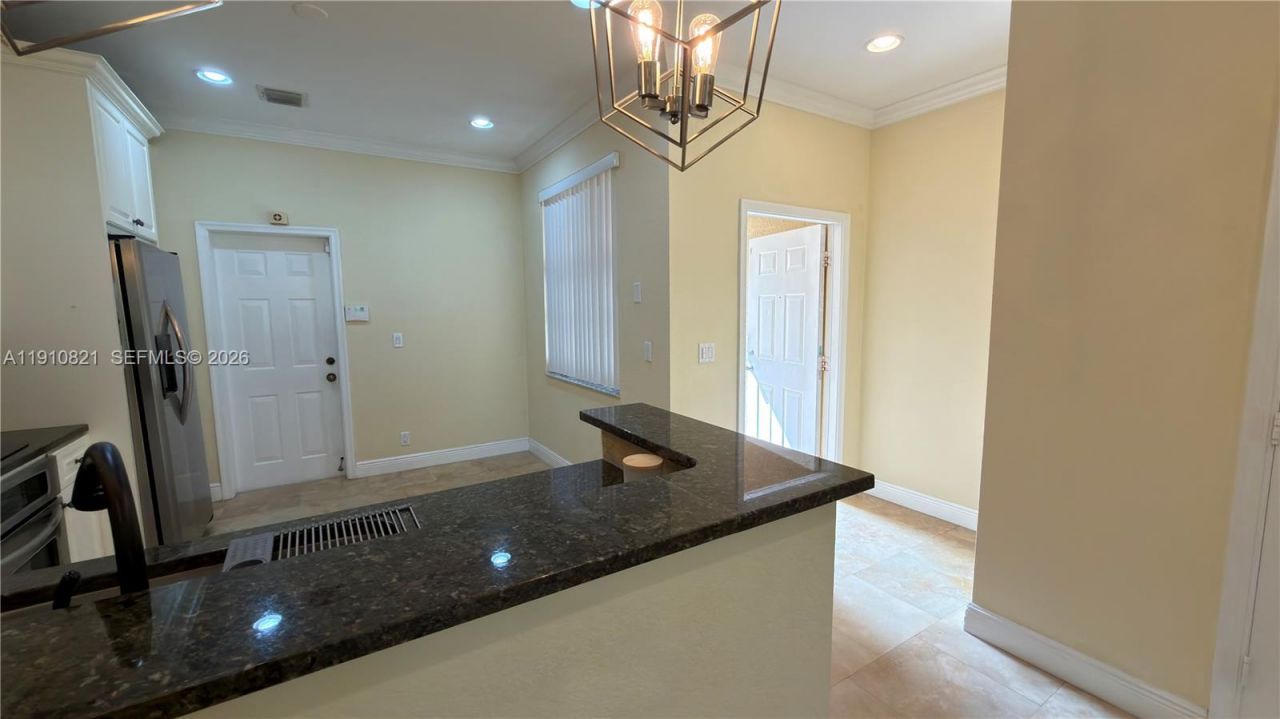 3887 Tree Top Dr, Unit 3887, Weston, FL 33332 Photo