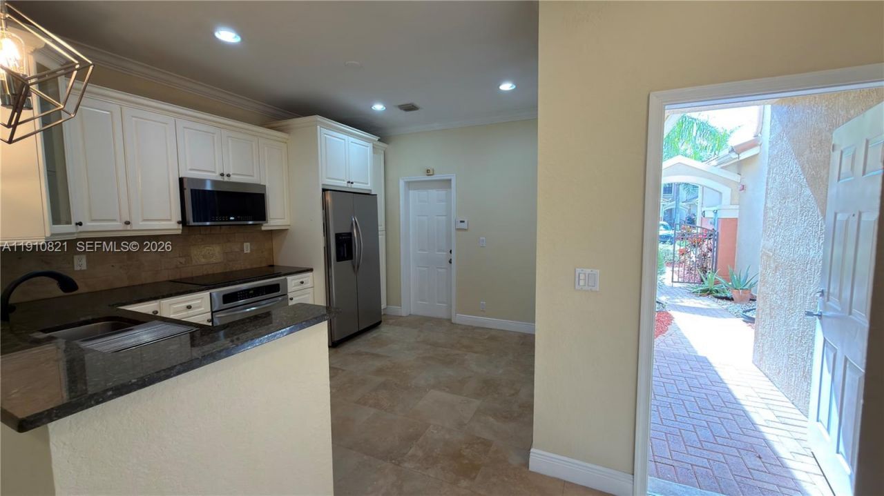 3887 Tree Top Dr, Unit 3887, Weston, FL 33332 Photo