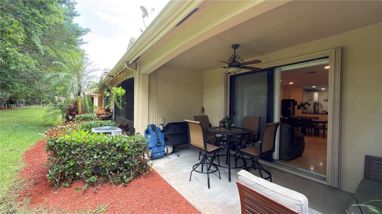 3887 Tree Top Dr, Unit 3887, Weston, FL 33332 Photo