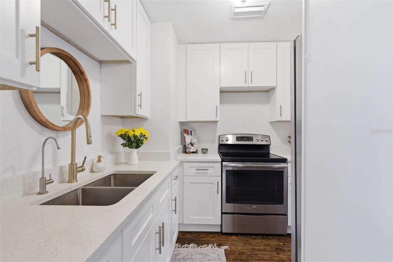 3645 Dartmouth Avenue N, Saint Petersburg, FL 33713 Photo