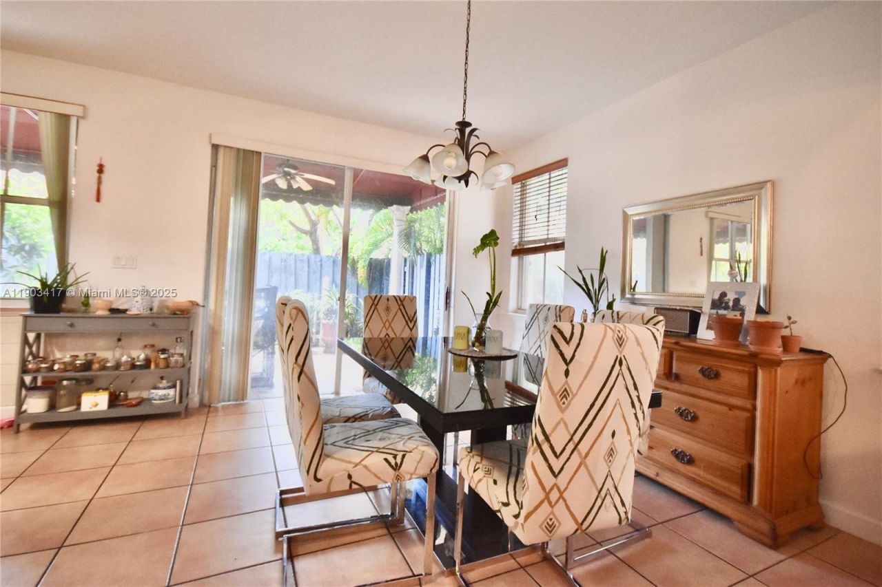 11020 NW 48th Ter, Doral, FL 33178 Photo