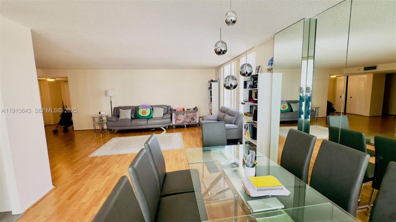 230 174th St, Unit 612, Sunny Isles Beach, FL 33160 Photo