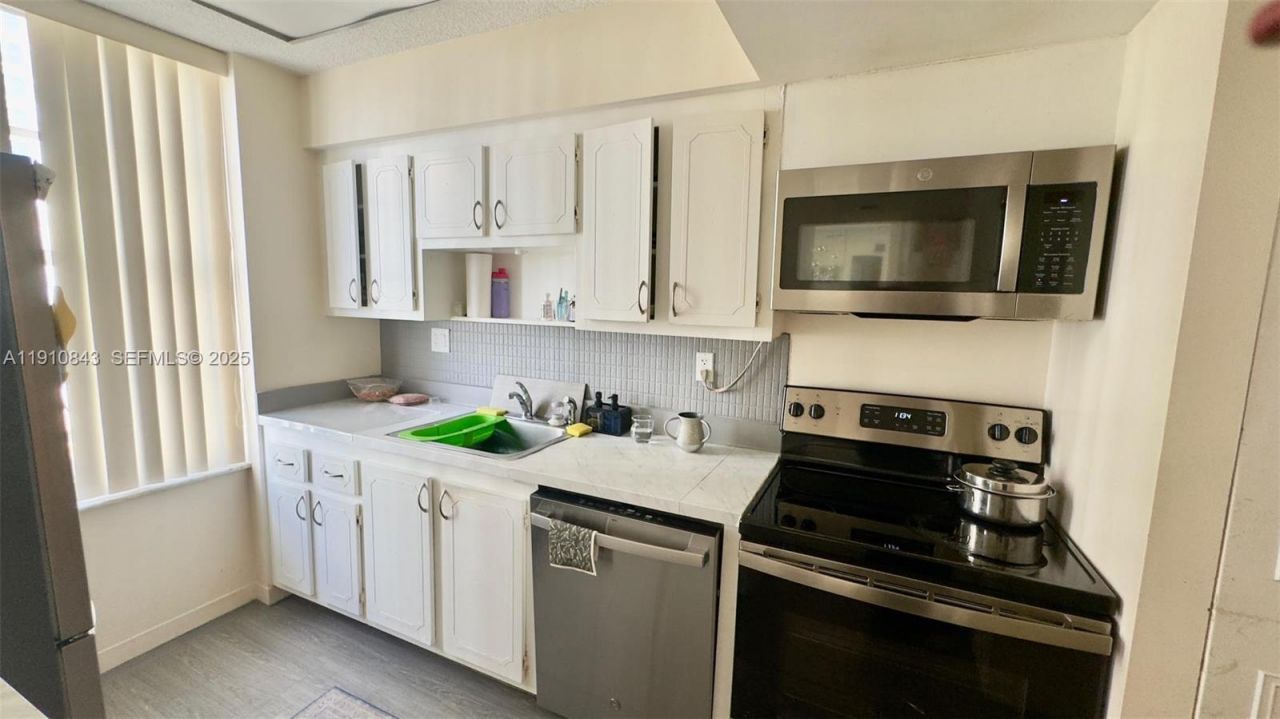 230 174th St, Unit 612, Sunny Isles Beach, FL 33160 Photo