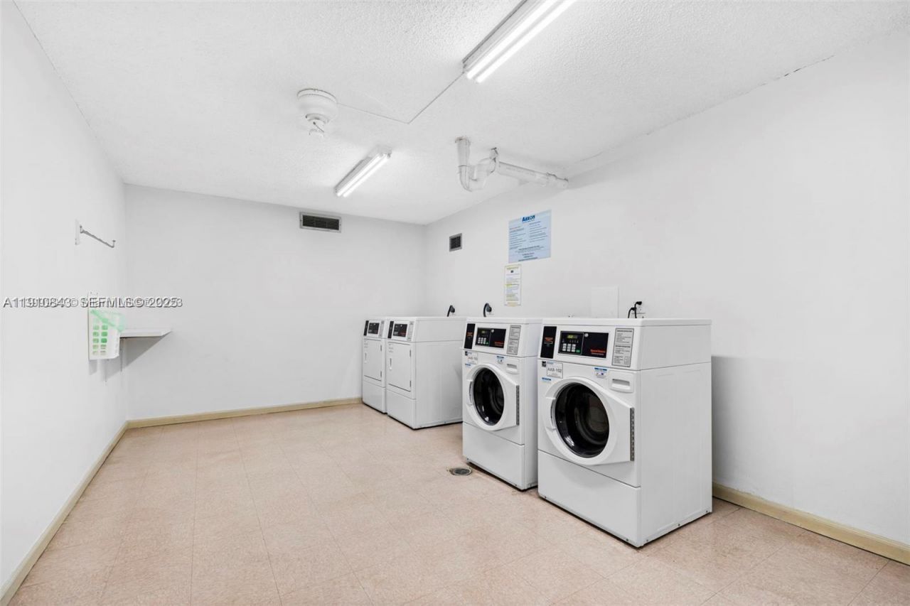 230 174th St, Unit 612, Sunny Isles Beach, FL 33160 Photo