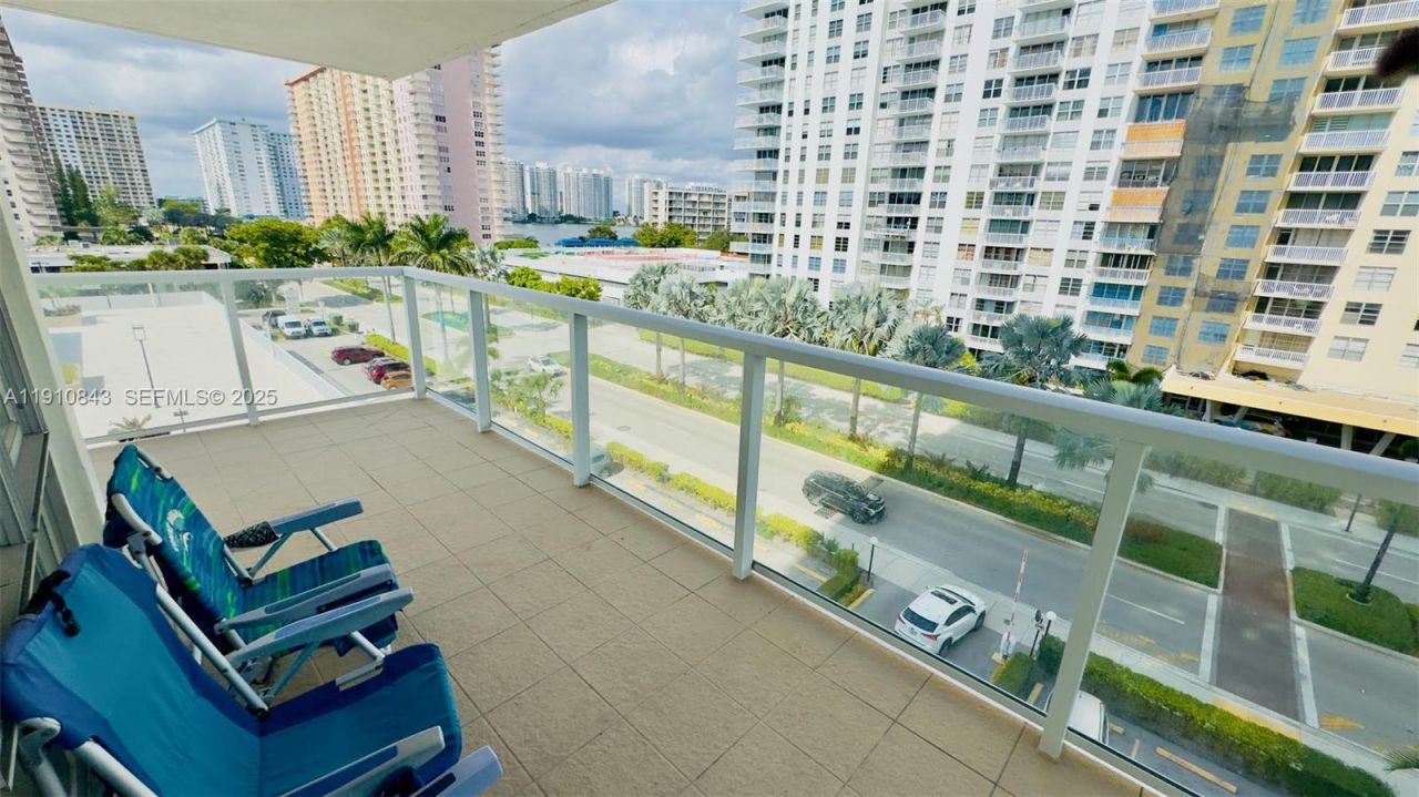 230 174th St, Unit 612, Sunny Isles Beach, FL 33160 Photo