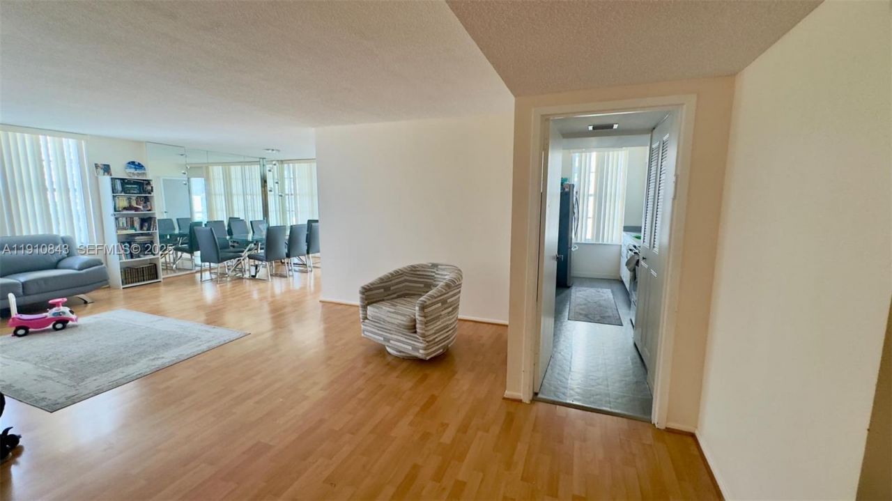 230 174th St, Unit 612, Sunny Isles Beach, FL 33160 Photo