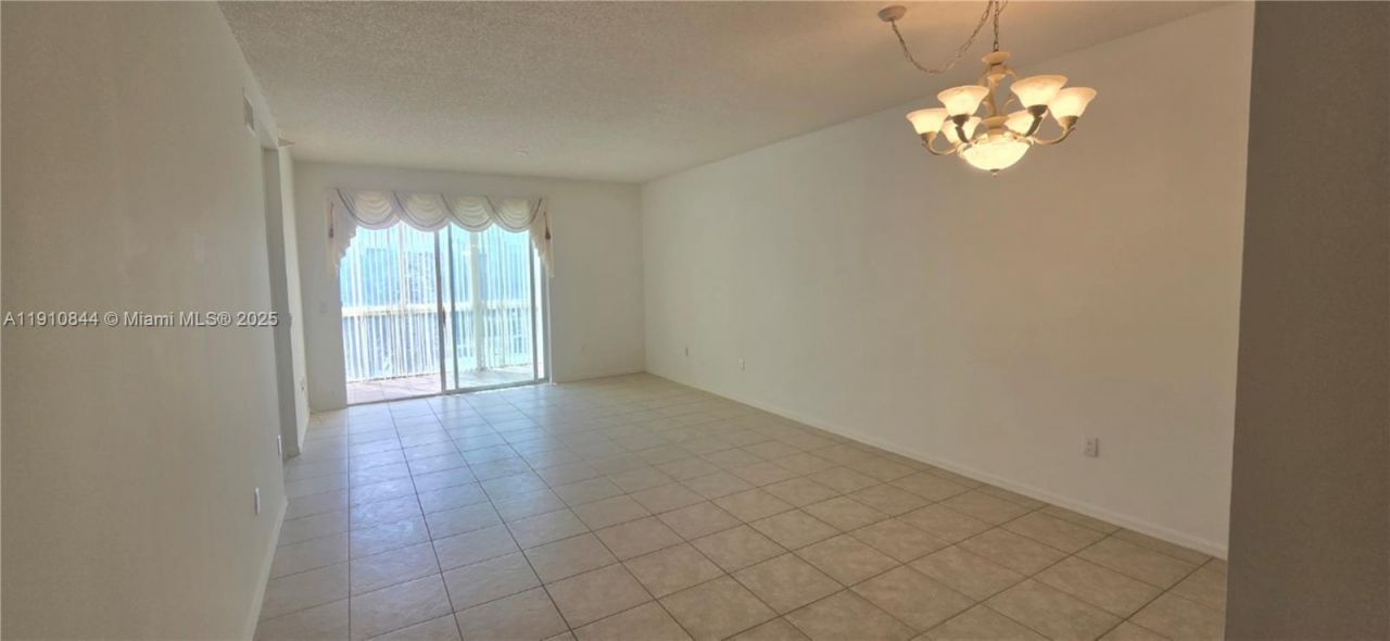 7775 Southampton Ter, Unit 305, Tamarac, FL 33321 Photo
