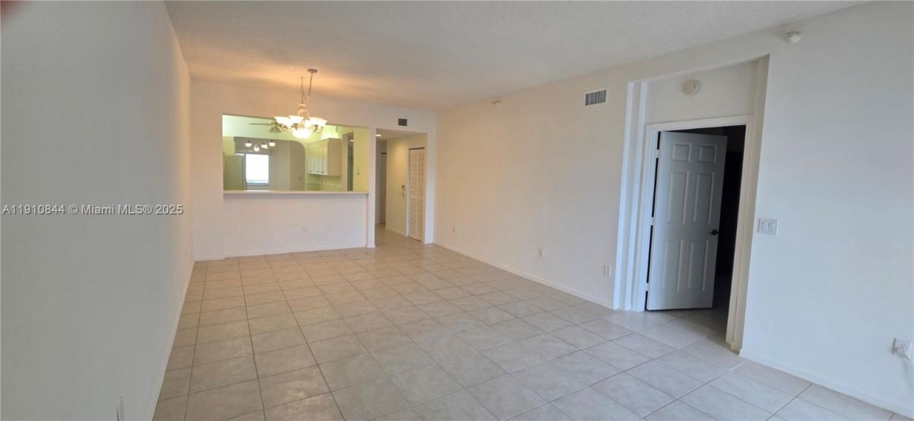 7775 Southampton Ter, Unit 305, Tamarac, FL 33321 Photo
