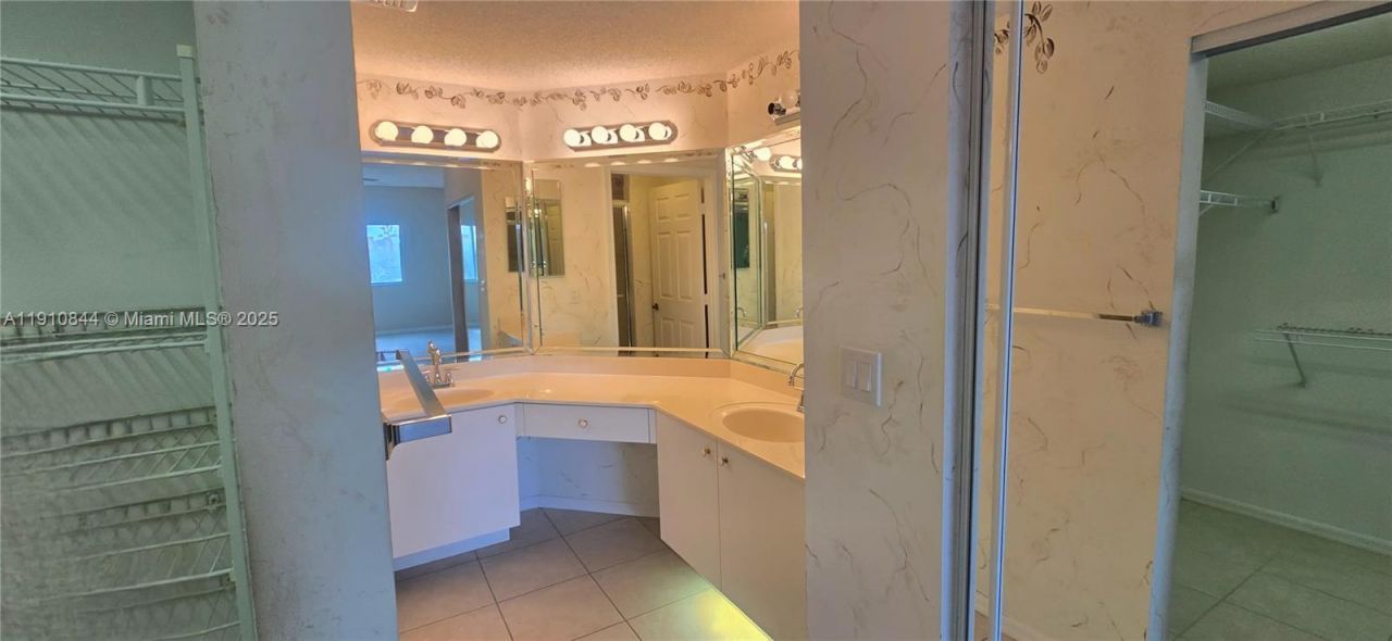 7775 Southampton Ter, Unit 305, Tamarac, FL 33321 Photo