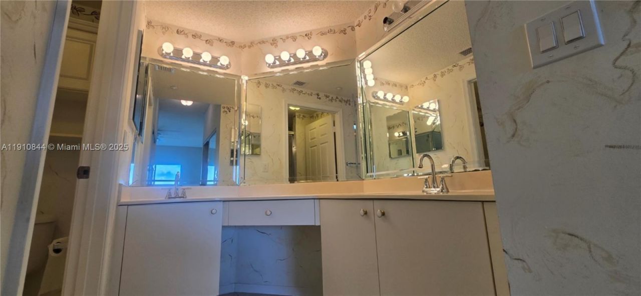 7775 Southampton Ter, Unit 305, Tamarac, FL 33321 Photo