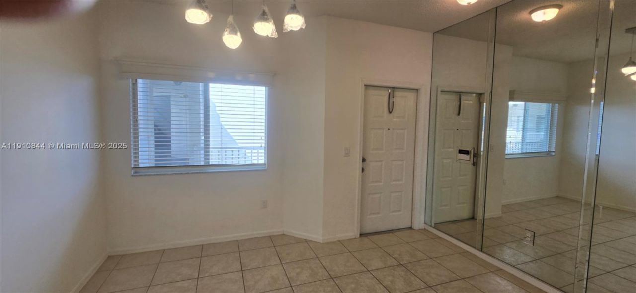 7775 Southampton Ter, Unit 305, Tamarac, FL 33321 Photo