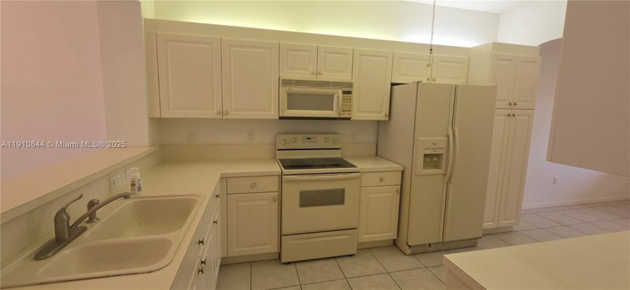 7775 Southampton Ter, Unit 305, Tamarac, FL 33321 Photo