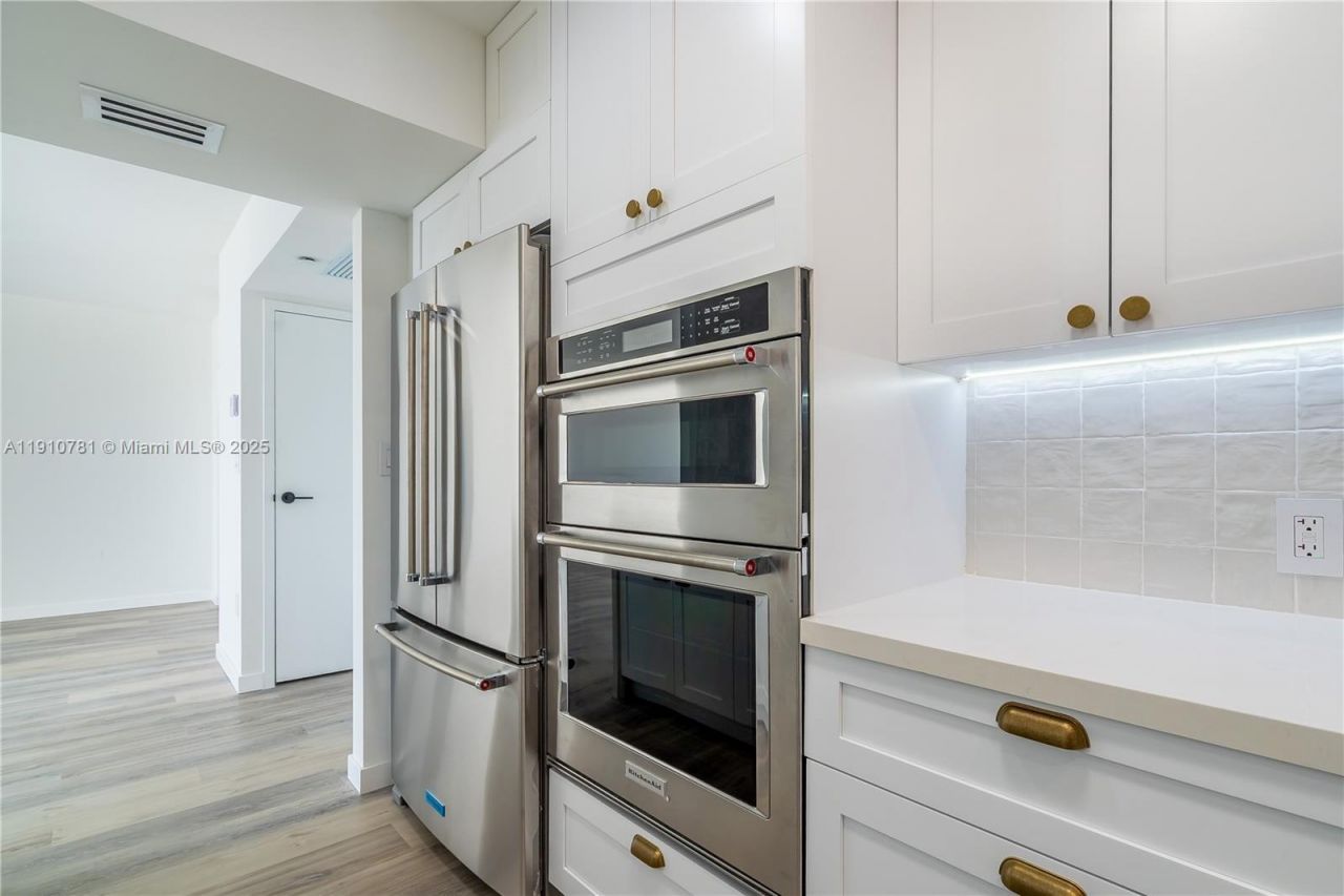 3675 N Country Club Dr, Unit 1906, Aventura, FL 33180 Photo