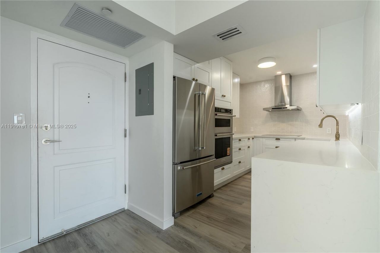 3675 N Country Club Dr, Unit 1906, Aventura, FL 33180 Photo