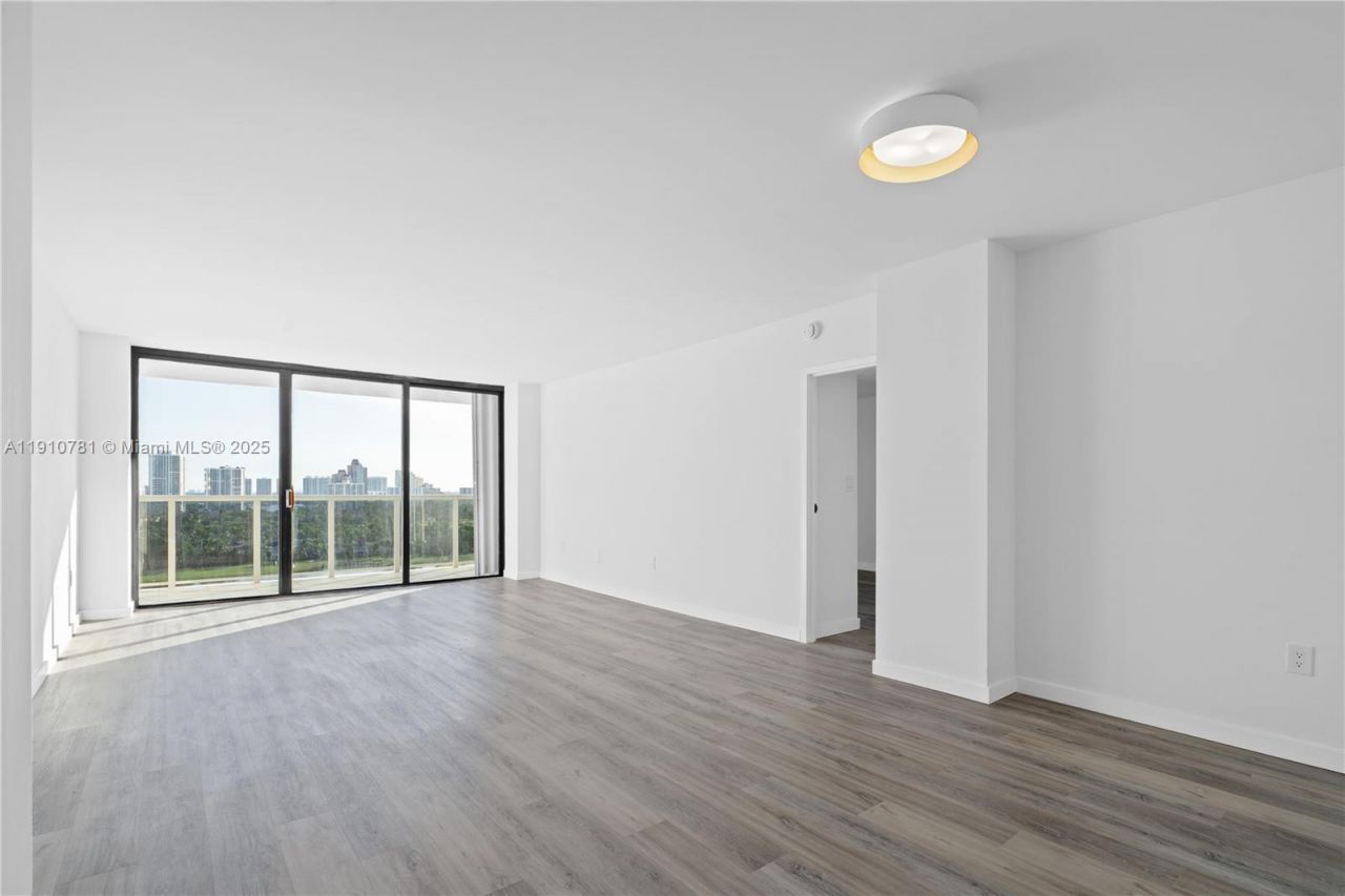 3675 N Country Club Dr, Unit 1906, Aventura, FL 33180 Photo