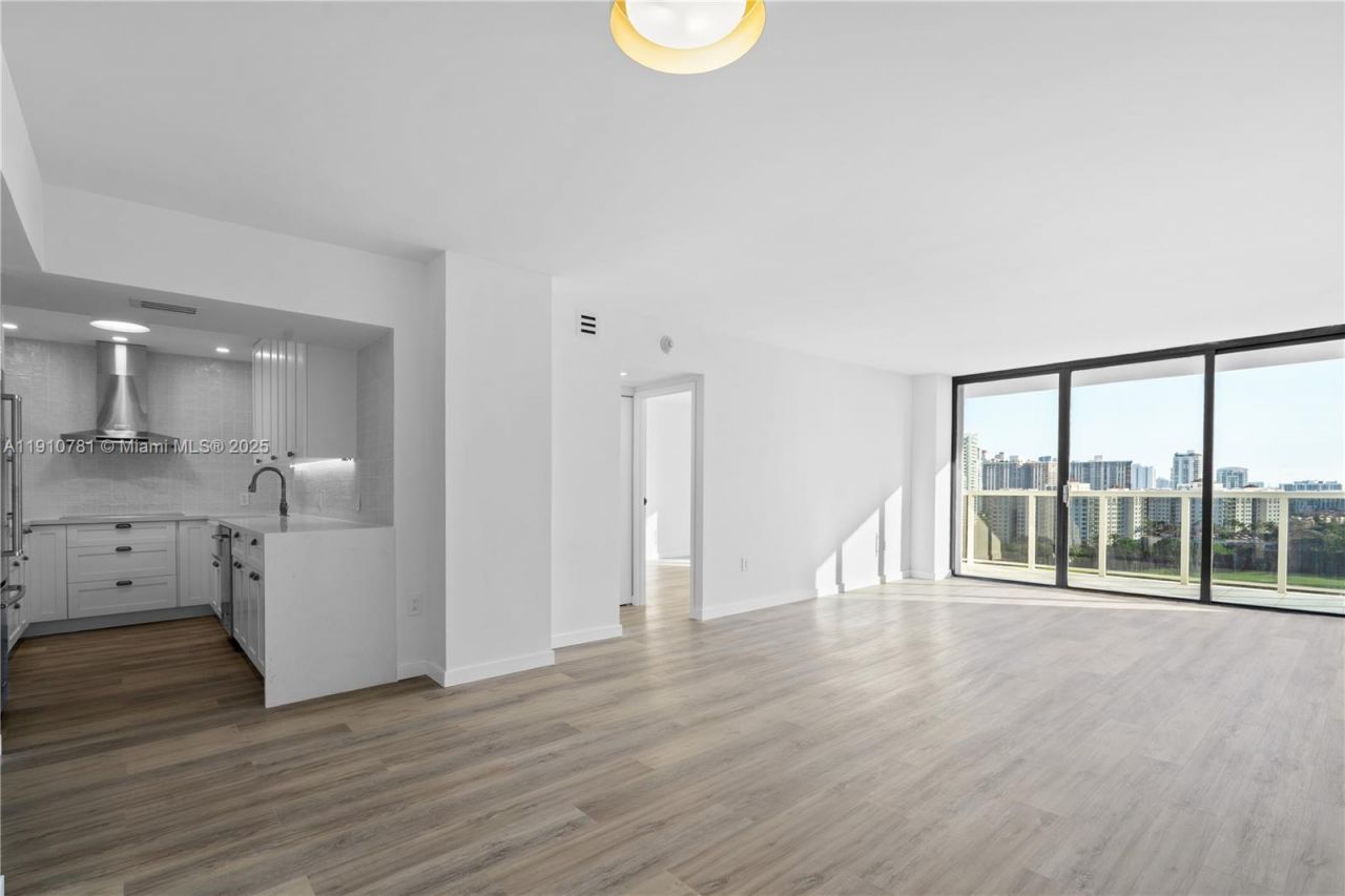 3675 N Country Club Dr, Unit 1906, Aventura, FL 33180 Photo