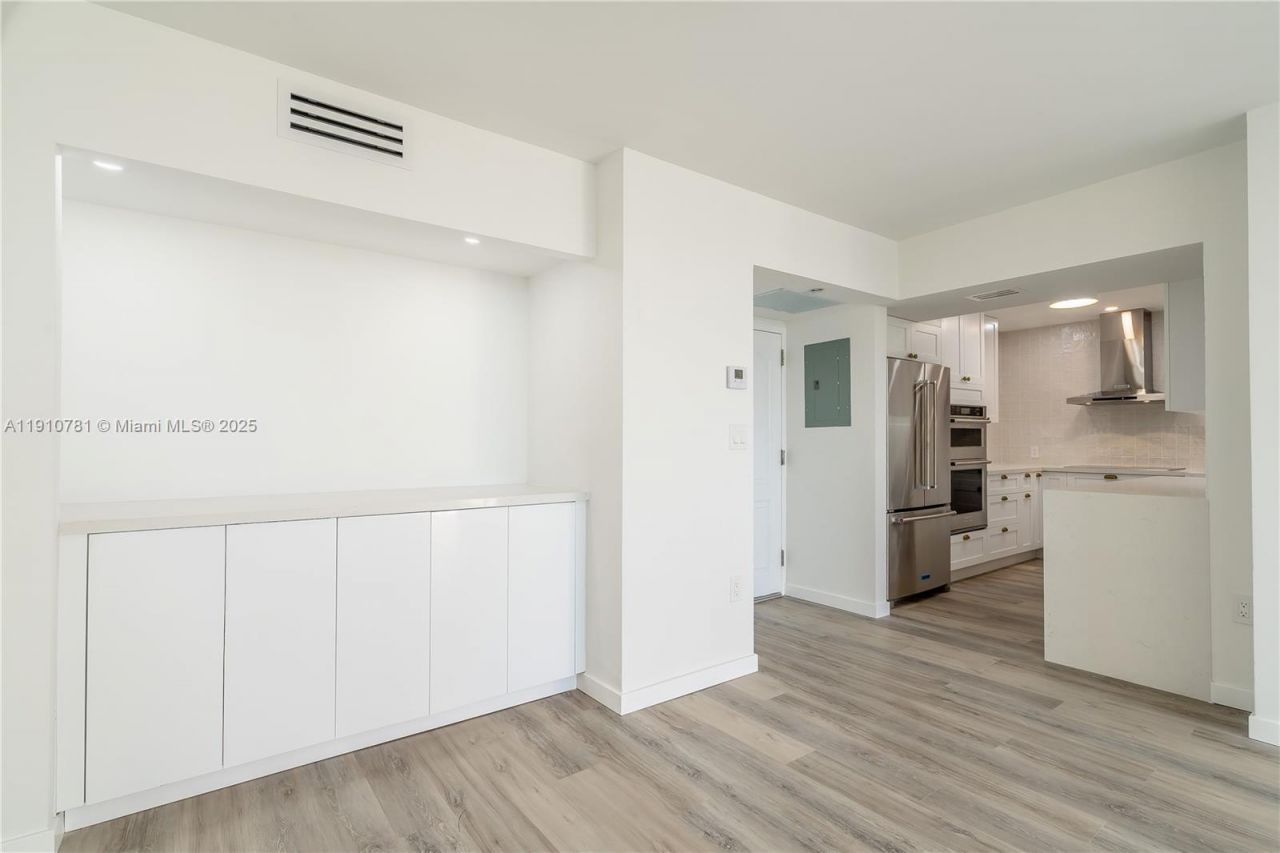 3675 N Country Club Dr, Unit 1906, Aventura, FL 33180 Photo