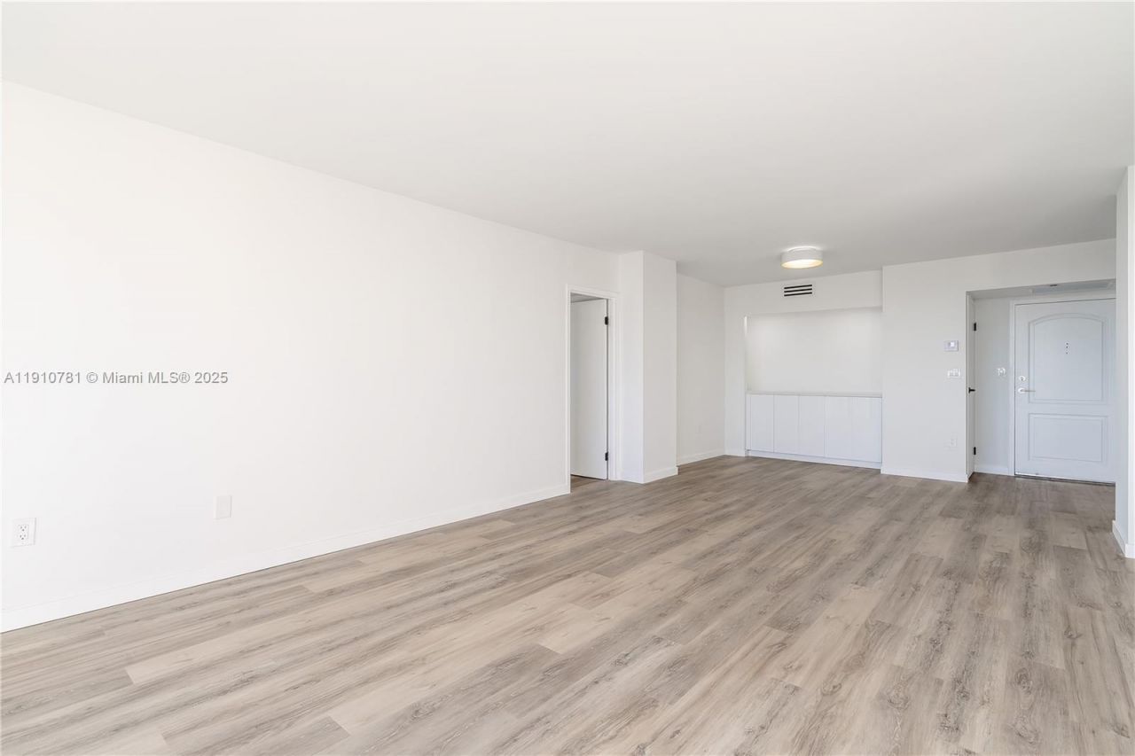 3675 N Country Club Dr, Unit 1906, Aventura, FL 33180 Photo