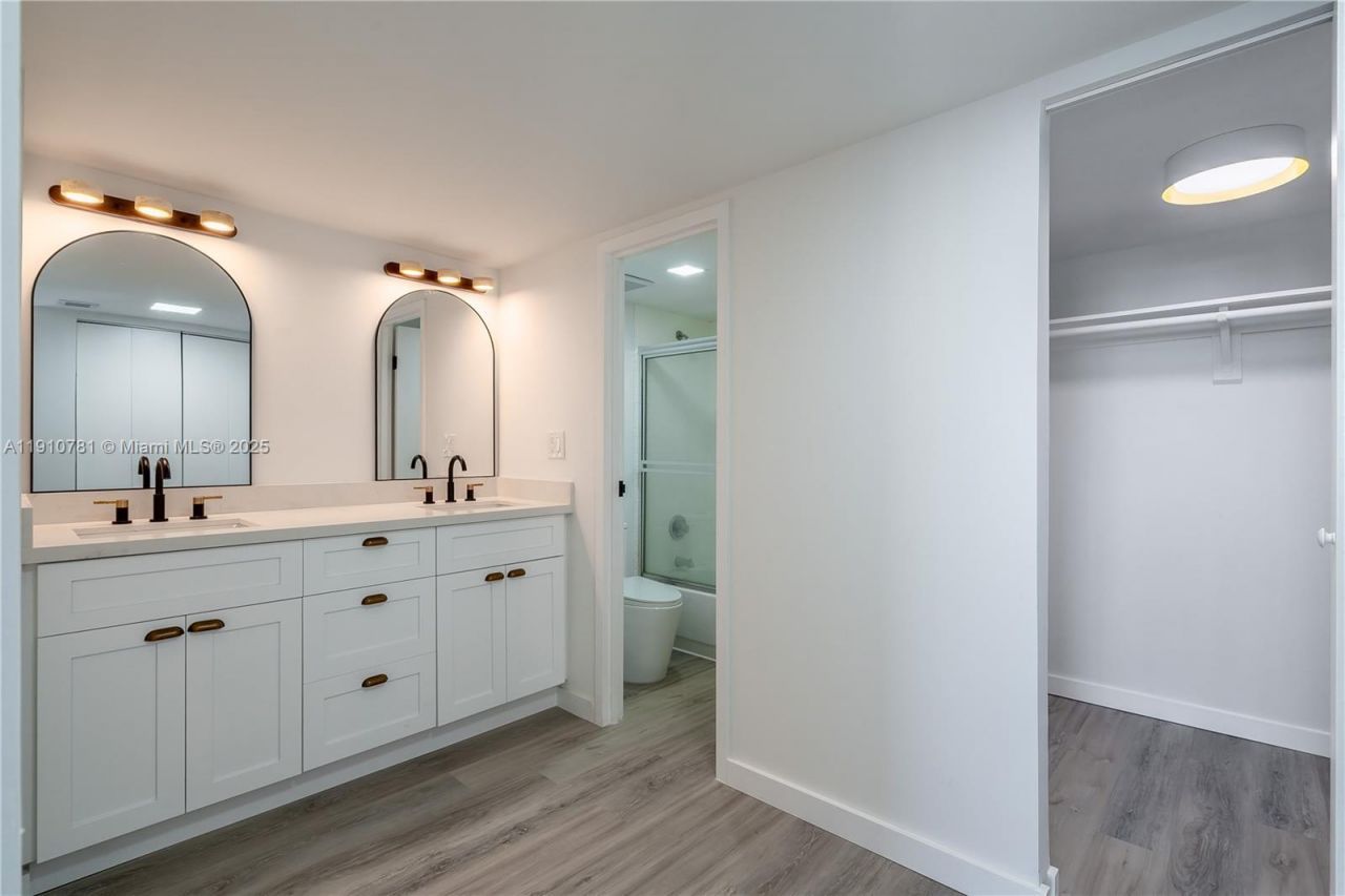 3675 N Country Club Dr, Unit 1906, Aventura, FL 33180 Photo