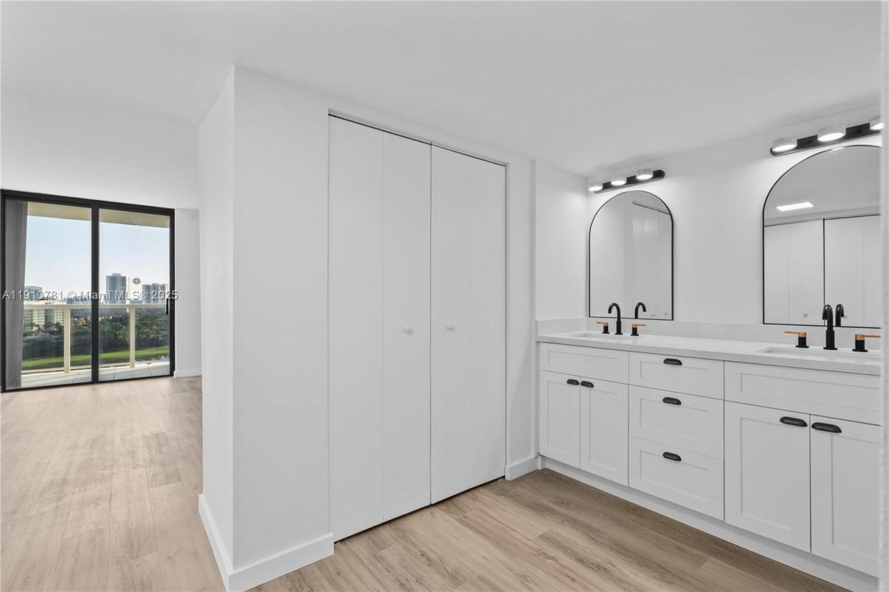 3675 N Country Club Dr, Unit 1906, Aventura, FL 33180 Photo