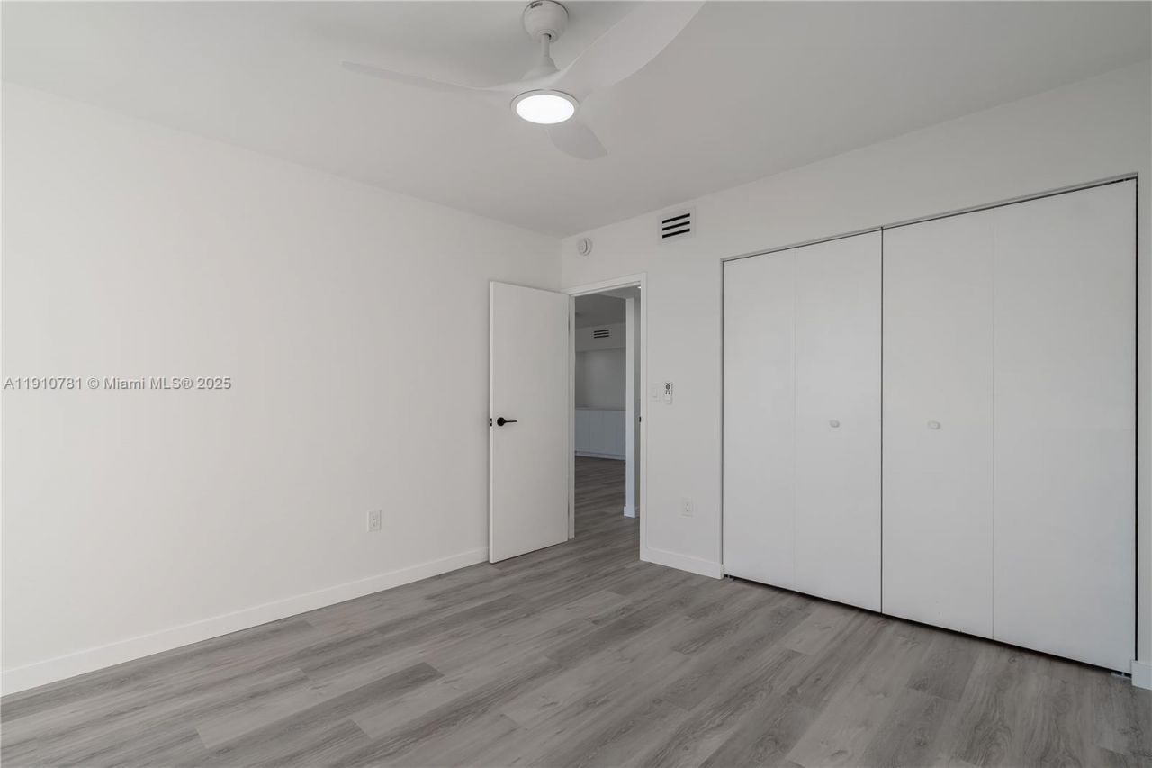 3675 N Country Club Dr, Unit 1906, Aventura, FL 33180 Photo