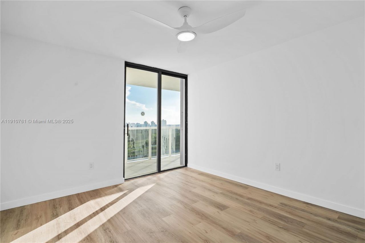 3675 N Country Club Dr, Unit 1906, Aventura, FL 33180 Photo