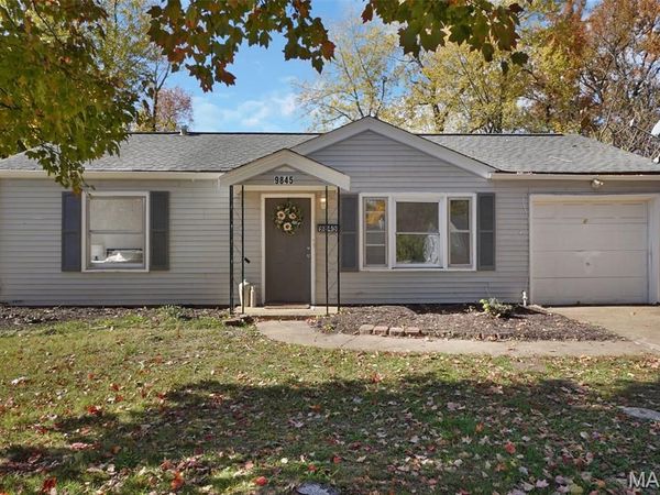 9845 Dennis Drive, St Louis, MO 63136