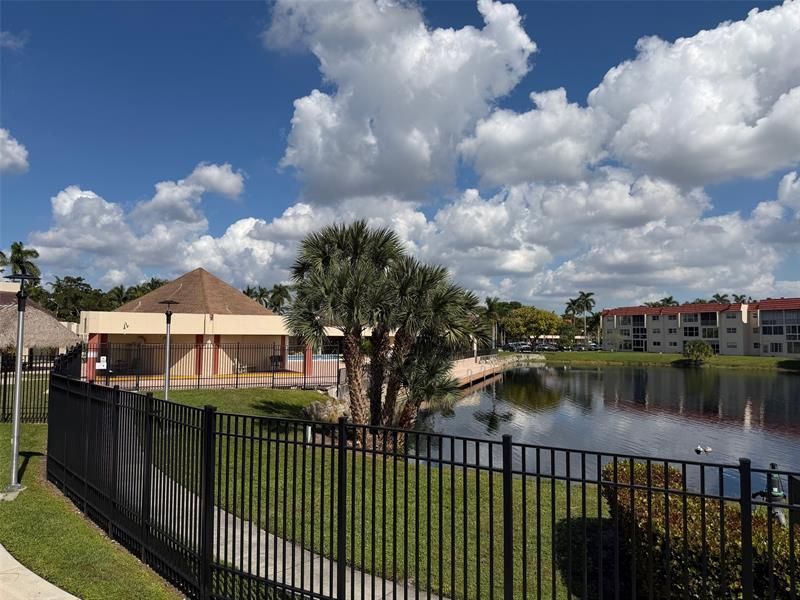 2950 W Sunrise Lks Drive, Unit 305, Fort Lauderdale, FL 33322 Photo