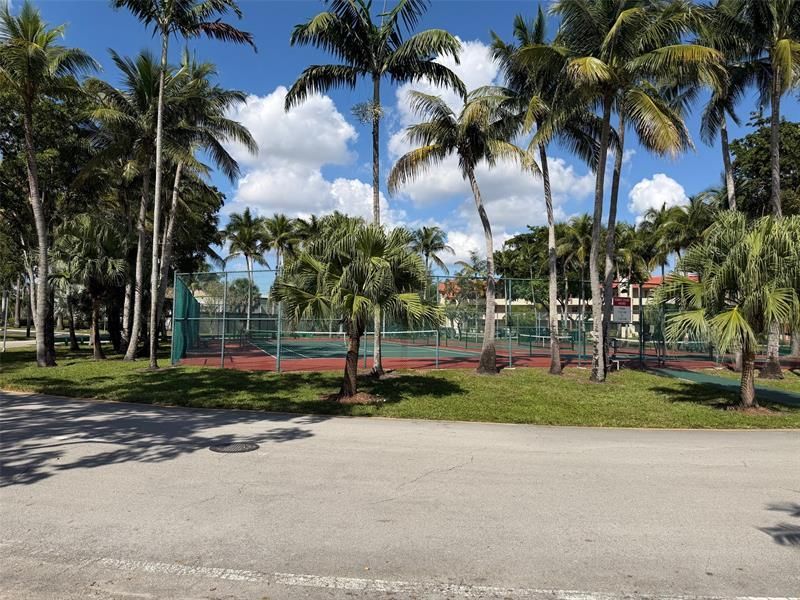 2950 W Sunrise Lks Drive, Unit 305, Fort Lauderdale, FL 33322 Photo