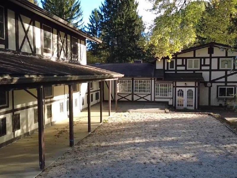 8362 Riverside Drive, Novelty, OH 44072 Photo 4