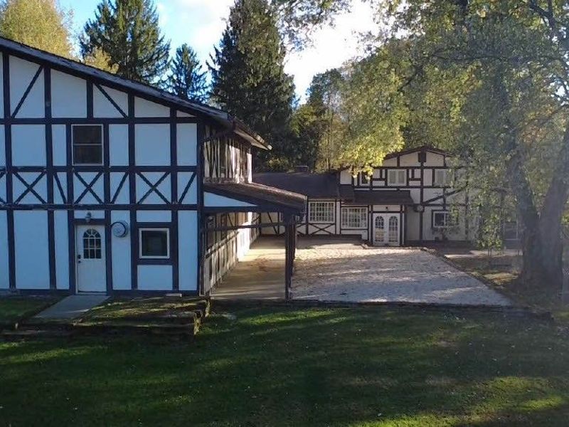 8362 Riverside Drive, Novelty, OH 44072 Photo 6