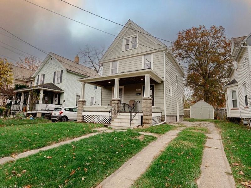 209 Clark Street, Elyria, OH 44035 Photo 3