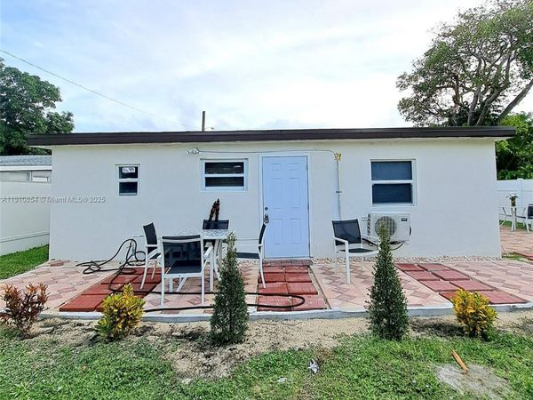 2215 Mayo St, Unit E1/Rear, Hollywood, FL 33020