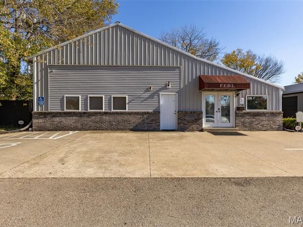 210 Hyler Drive, Farmington, MO 63640