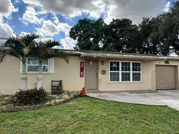 6390 Harding St, Hollywood, FL 33024