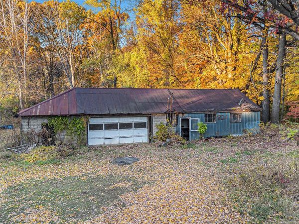 321 E Bertrand Road, Niles, MI 49120