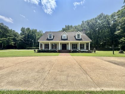 240 Shrinewood Drive Columbus, MS 39705