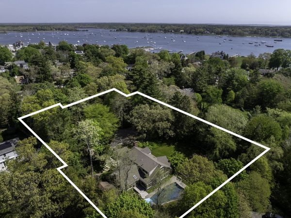 16 Vine St, Marion, MA 02738
