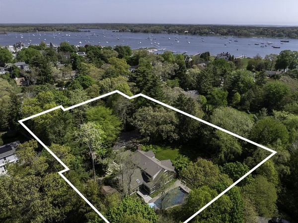 16 Vine St, Marion, MA 02738