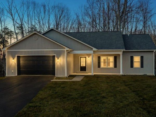 42 Belvior CIR, Moneta, VA 24121