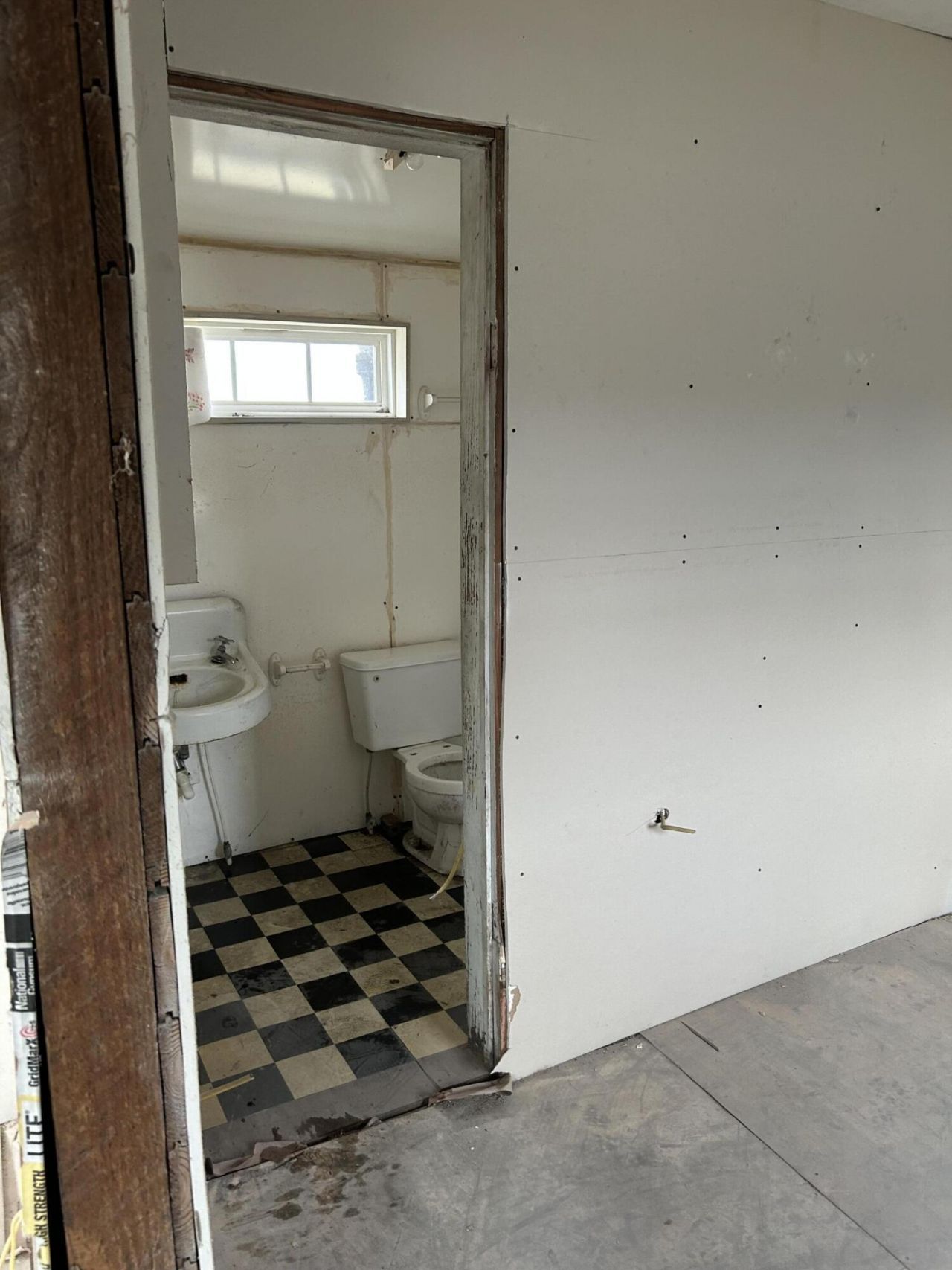 668 Maple Street Photo 10