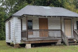 668 Maple Street photo 4