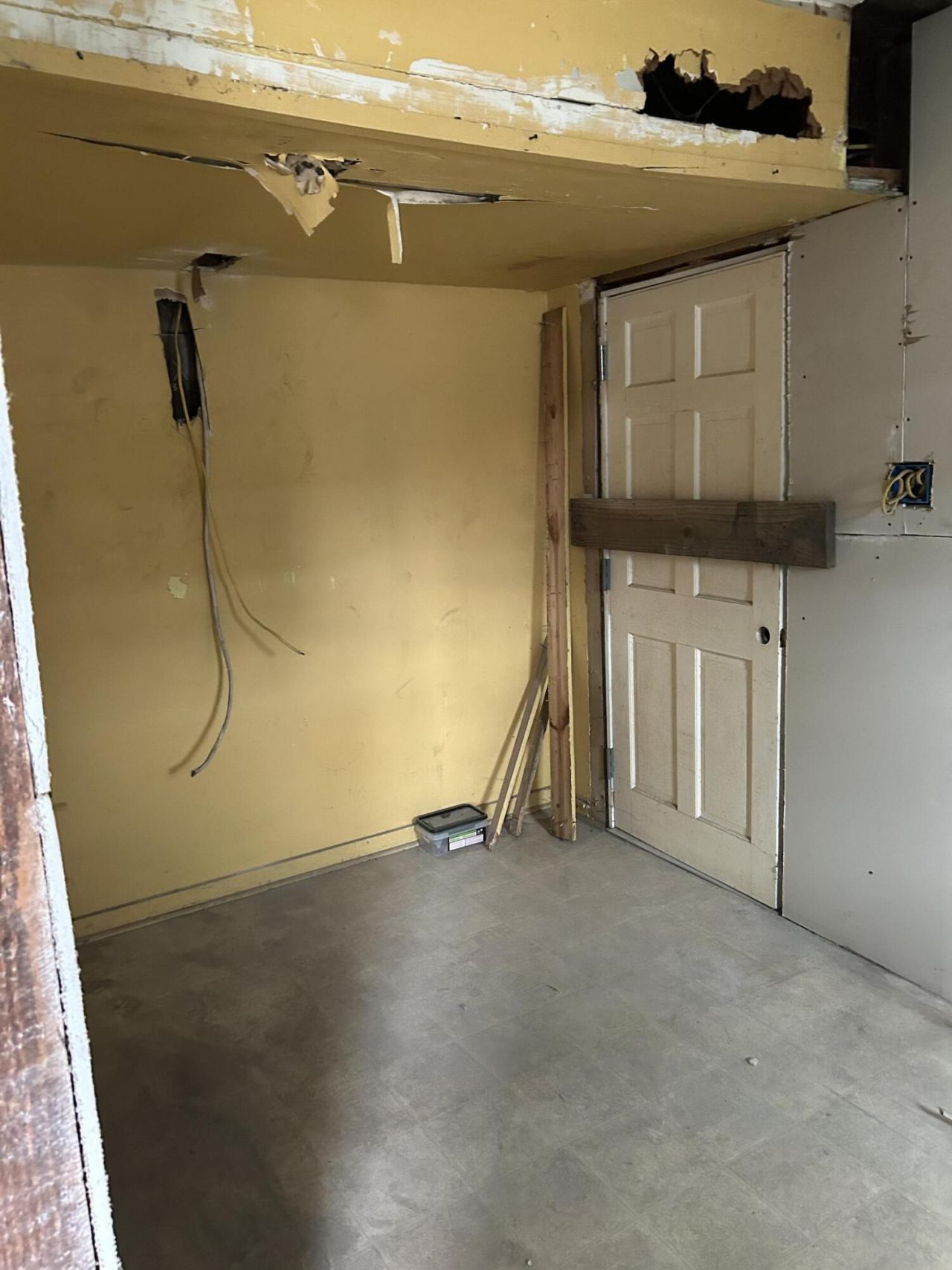 668 Maple Street Photo 8