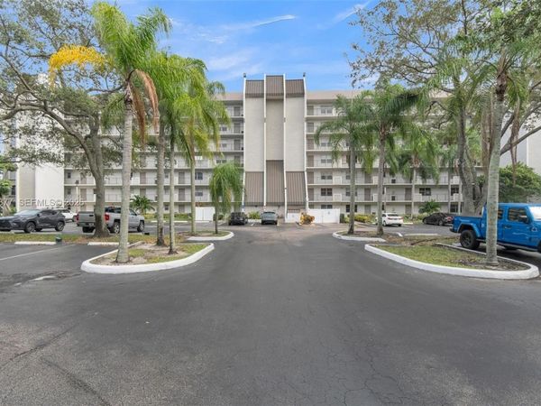 3100 W Rolling Hills Cir, Unit 707, Davie, FL 33328