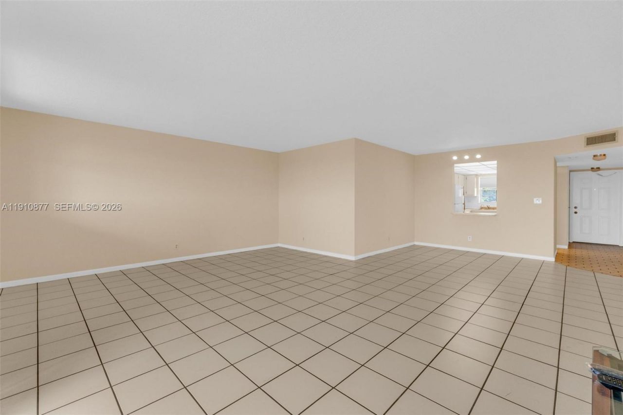 3100 W Rolling Hills Cir, Unit 707, Davie, FL 33328 Photo