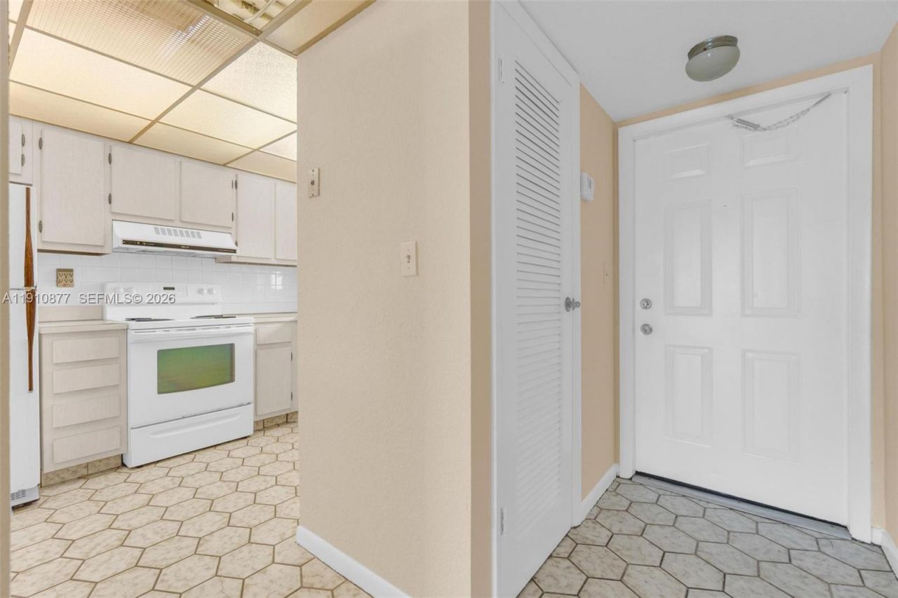 3100 W Rolling Hills Cir, Unit 707, Davie, FL 33328 Photo