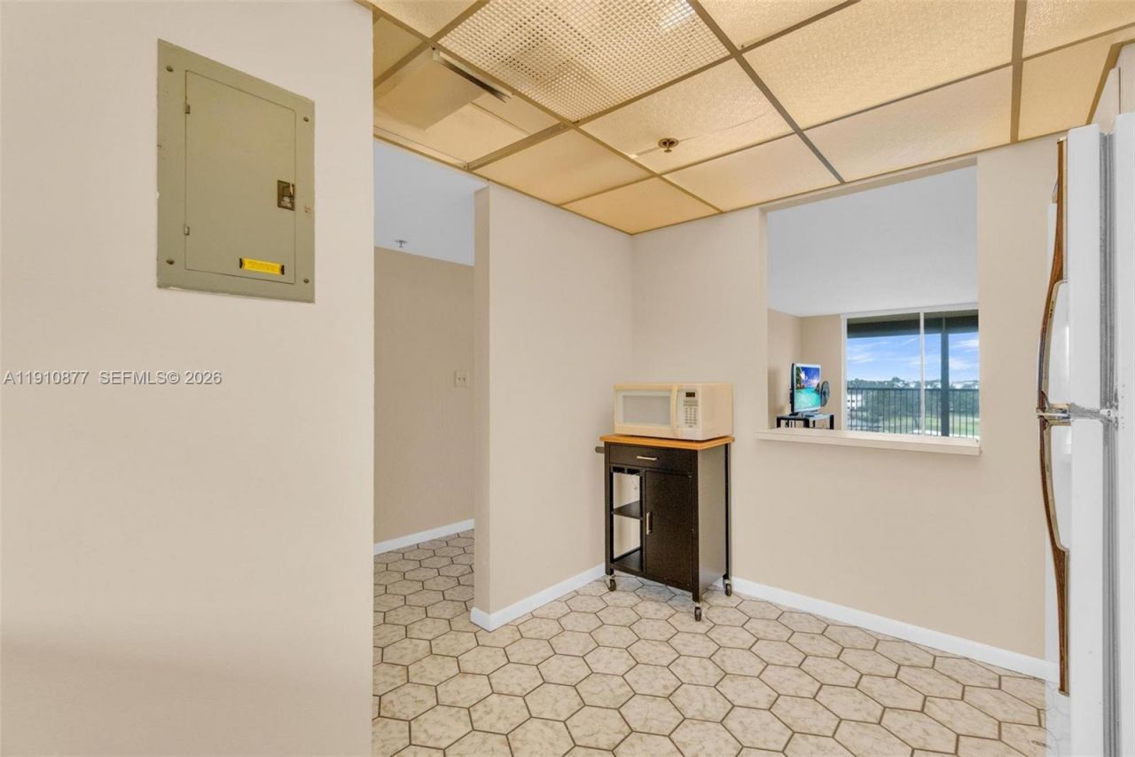 3100 W Rolling Hills Cir, Unit 707, Davie, FL 33328 Photo